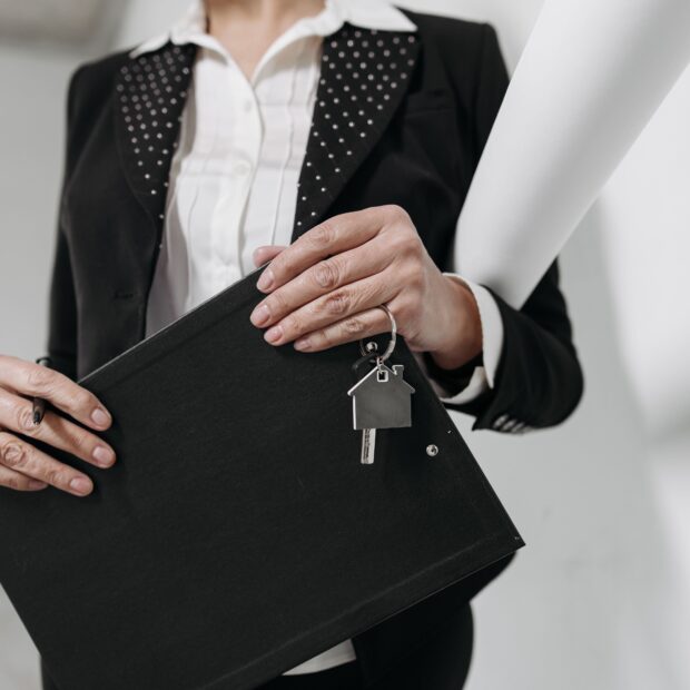 Mulheres avançam no mercado imobiliário, mas liderança ainda é desafio