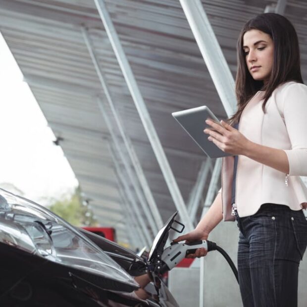Compradores de imóveis já exigem infraestrutura para recarga de veículos elétricos